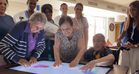 Innovation et lien social : inauguration de l’Activ Tab aux Agapanthes