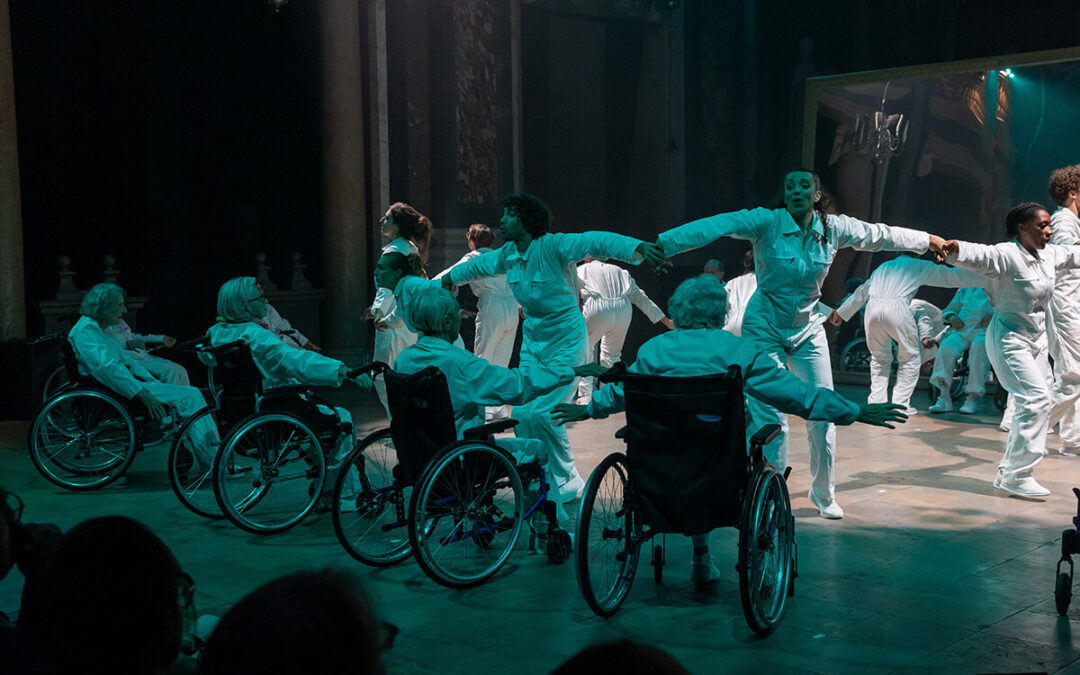 Miroir Miroir : quand la scène devient un miroir de vie